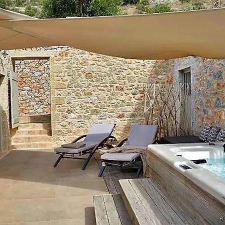 Otel Akrolithi Boutique & Karavostásion