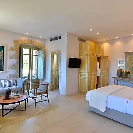 Akrolithi Boutique & Hotel Karavostásion