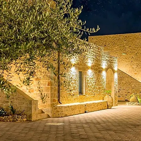 Akrolithi Boutique & Otel Karavostásion