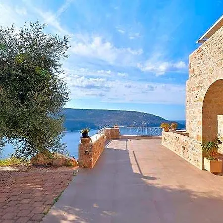Otel Akrolithi Boutique & Karavostásion