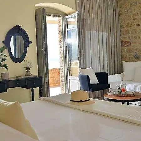 Otel Akrolithi Boutique & 3*