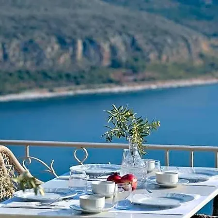 Otel Akrolithi Boutique & 3*
