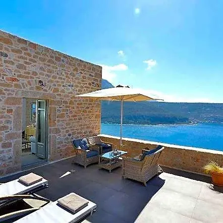 Akrolithi Boutique & Hotel Karavostásion